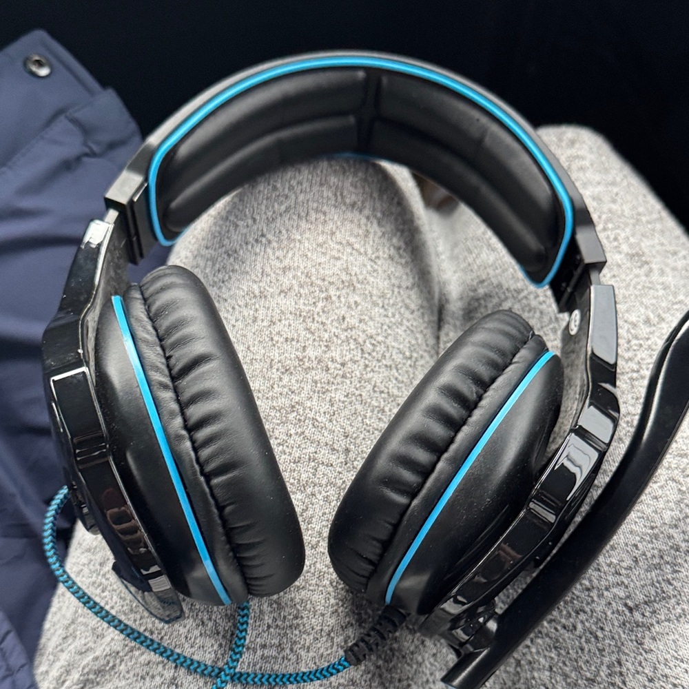 HEADPHONES WITH MIC Over-Ear Headphones S.A-810 black and blue